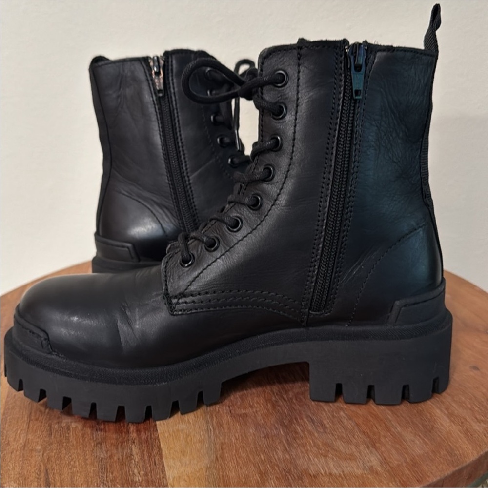 Miz Mooz Black Leather Platform Combat Boot 7.5 EU 38 - Picture 2 of 6